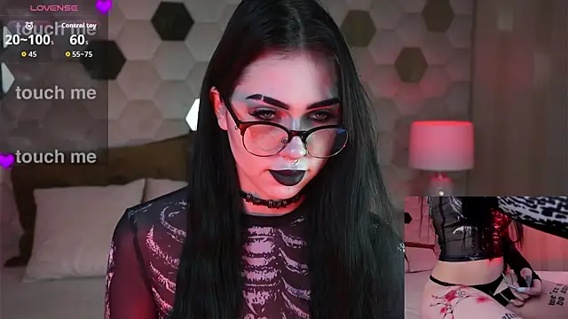 Snapshot of FetishForCassie chatting on December 13, 11:32 pm FetishForCassie online show from December 13, 11:32 pm