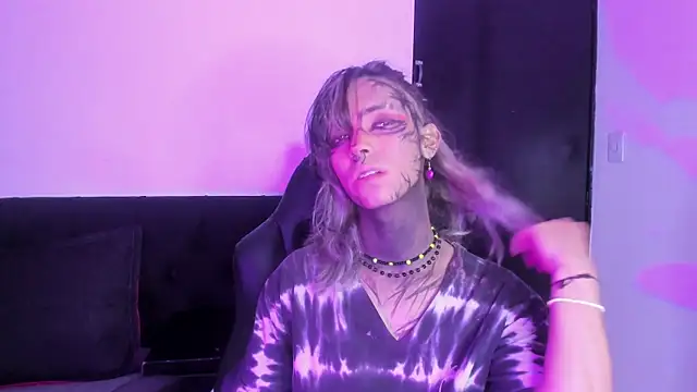 Snapshot of luxiel_ chatting on November 15, 10:48 pm luxiel online show from November 15, 10:48 pm