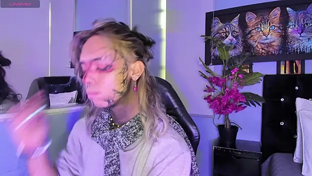 Snapshot of luxiel_ chatting on November 18, 9:30 pm luxiel online show from November 18, 9:30 pm