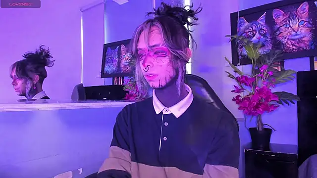 Snapshot of luxiel_ chatting on November 19, 8:42 pm luxiel online show from November 19, 8:42 pm