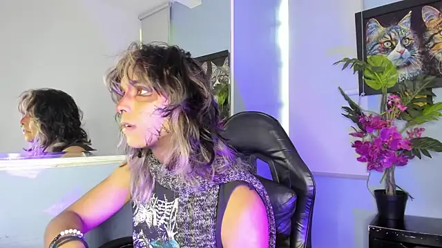 Snapshot of luxiel_ chatting on November 24, 9:03 pm luxiel online show from November 24, 9:03 pm