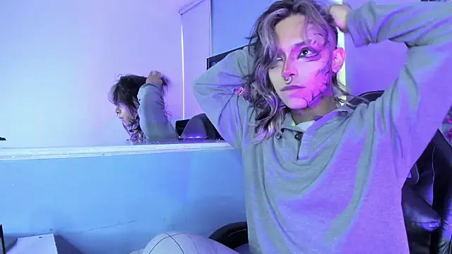 Snapshot of luxiel_ chatting on November 25, 10:32 pm luxiel online show from November 25, 10:32 pm