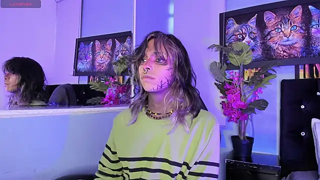 Snapshot of luxiel_ chatting on November 27, 10:23 pm luxiel online show from November 27, 10:23 pm