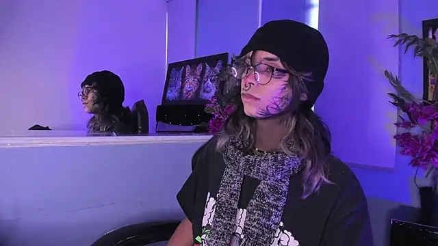 Snapshot of luxiel_ chatting on December 3, 9:35 pm luxiel online show from December 3, 9:35 pm