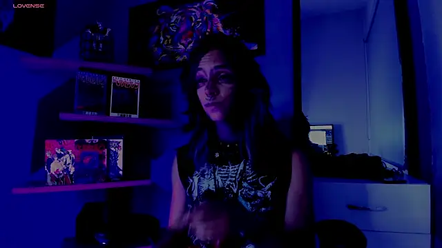 Snapshot of luxiel_ chatting on December 4, 10:40 pm luxiel online show from December 4, 10:40 pm