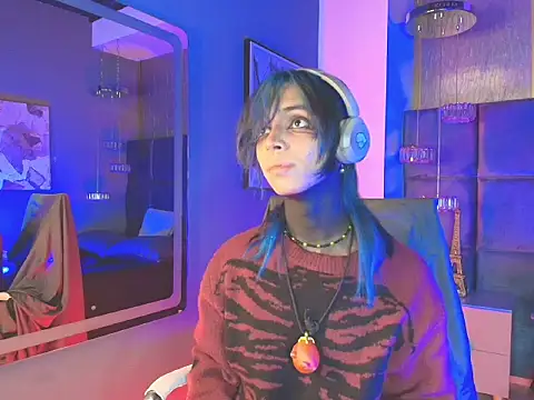 Snapshot of luxiel_ chatting on April 16, 8:31 pm luxiel online show from April 16, 8:31 pm