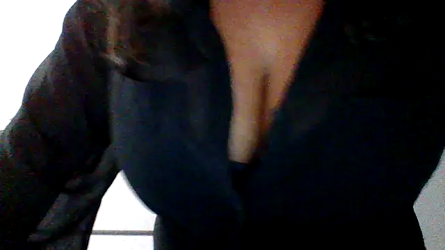 Snapshot of cleo094 chatting on November 17, 2:28 am cleo094 online show from November 17, 2:28 am