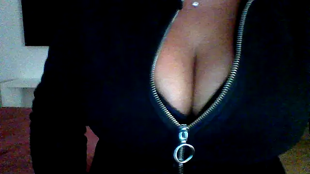 Snapshot of cleo094 chatting on November 22, 1:37 am cleo094 online show from November 22, 1:37 am