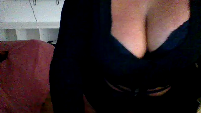 Snapshot of cleo094 chatting on November 23, 3:39 am cleo094 online show from November 23, 3:39 am