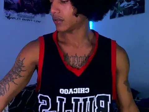 Snapshot of Arthur_1126 chatting on November 25, 2:50 pm Arthur 1126 online show from November 25, 2:50 pm