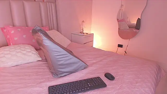 alanarose18 online show from January 10, 7:15 pm