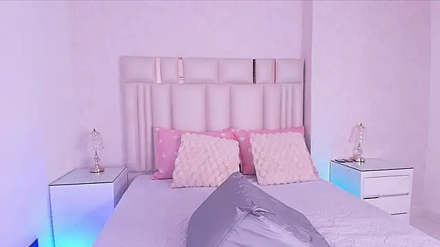 alanarose18 online show from June 6, 7:07 pm