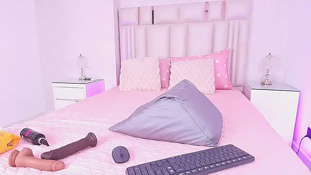 alanarose18 online show from June 19, 7:17 pm