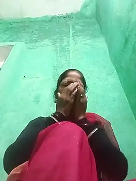 Snapshot of Hot_eras8 chatting on December 2, 2:39 am Hot eras8 online show from December 2, 2:39 am