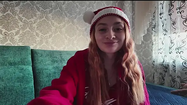 Snapshot of SweetLiaison chatting on December 14, 6:19 am SweetLiaison online show from December 14, 6:19 am