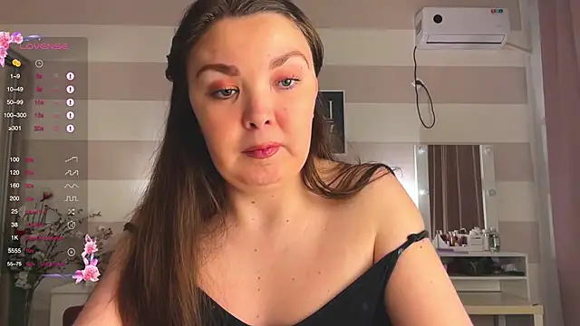 Snapshot of liliaMaivis chatting on November 12, 6:19 pm liliaMaivis online show from November 12, 6:19 pm