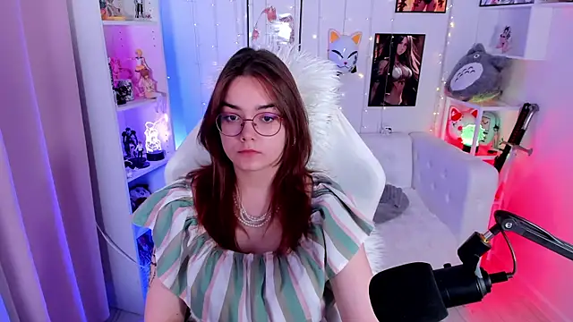 Snapshot of Lily__Evans chatting on November 23, 4:12 am Lily Evans online show from November 23, 4:12 am