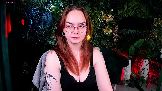 Snapshot of Lily__Evans chatting on November 25, 4:12 am Lily Evans online show from November 25, 4:12 am