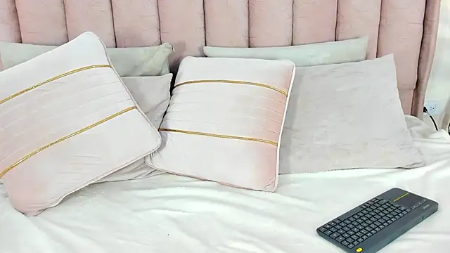 Snapshot of caro_gemm chatting on November 18, 5:34 am caro gemm online show from November 18, 5:34 am