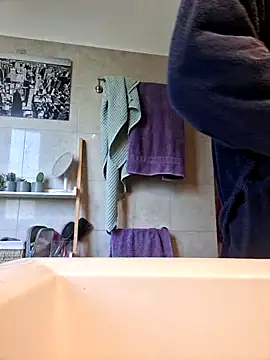 Snapshot of CuteDaddy92 chatting on December 5, 11:41 am CuteDaddy92 online show from December 5, 11:41 am