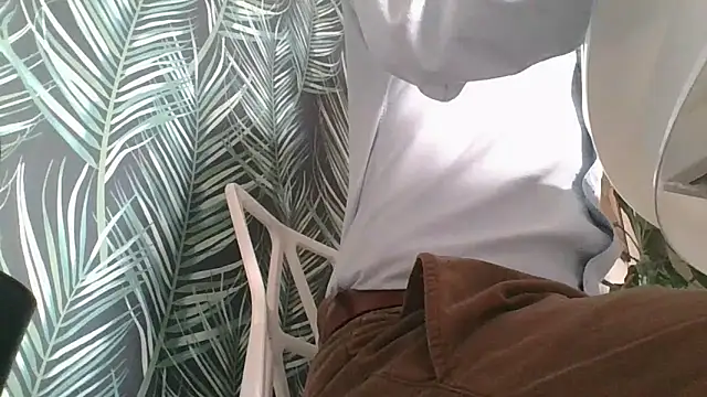 Snapshot of CuteDaddy92 chatting on March 13, 10:44 am CuteDaddy92 online show from March 13, 10:44 am