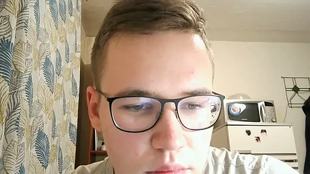 Snapshot of Yminoske chatting on November 16, 3:28 pm Yminoske online show from November 16, 3:28 pm