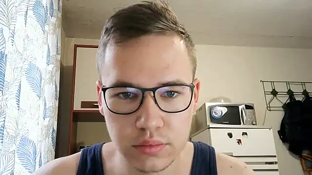 Snapshot of Yminoske chatting on November 21, 4:11 am Yminoske online show from November 21, 4:11 am