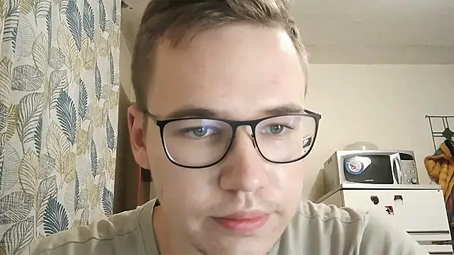 Snapshot of Yminoske chatting on November 23, 12:49 pm Yminoske online show from November 23, 12:49 pm