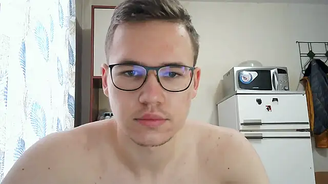 Snapshot of Yminoske chatting on November 26, 4:57 am Yminoske online show from November 26, 4:57 am