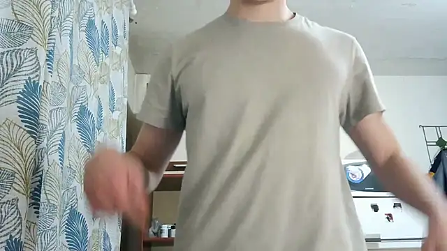 Snapshot of Yminoske chatting on December 1, 11:48 am Yminoske online show from December 1, 11:48 am