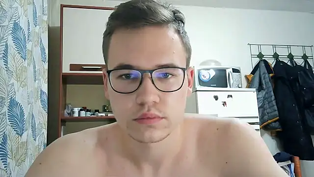 Snapshot of Yminoske chatting on December 3, 4:05 pm Yminoske online show from December 3, 4:05 pm