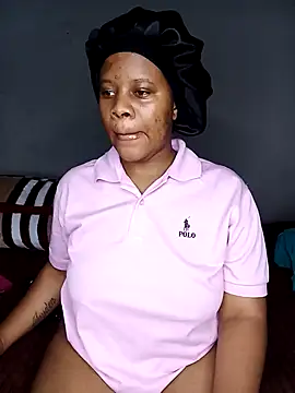 Snapshot of Emmylove-xr25 chatting on November 18, 6:40 am Emmylove-xr25 online show from November 18, 6:40 am