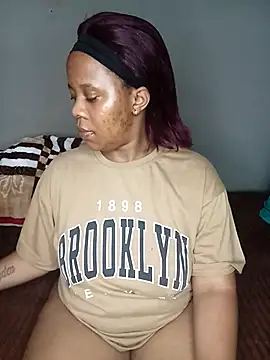 Snapshot of Emmylove-xr25 chatting on November 20, 7:19 am Emmylove-xr25 online show from November 20, 7:19 am