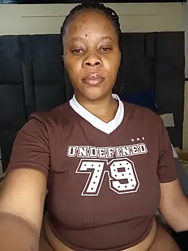 Snapshot of Emmylove-xr25 chatting on June 2, 2:24 am Emmylove-xr25 online show from June 2, 2:24 am