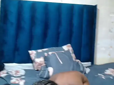 Snapshot of SlimBitch202 chatting on November 25, 5:35 pm SlimBitch202 online show from November 25, 5:35 pm