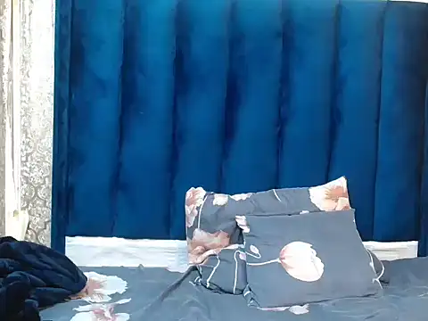 Snapshot of SlimBitch202 chatting on December 3, 12:58 pm SlimBitch202 online show from December 3, 12:58 pm