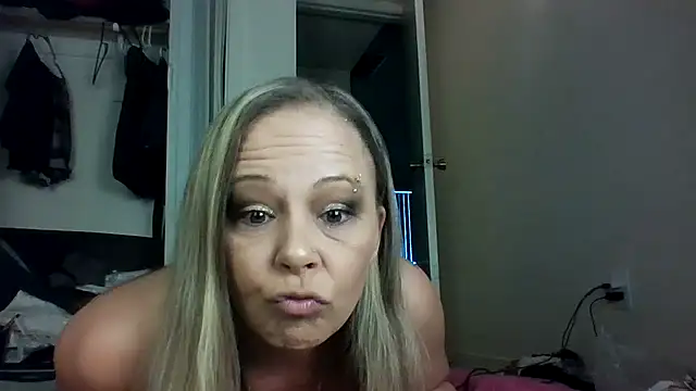 nikkibae33 online show from January 9, 8:32 pm