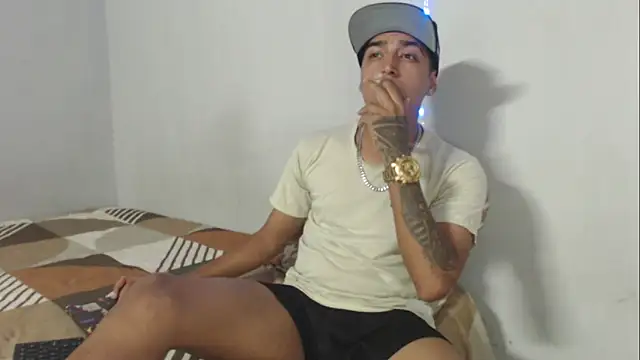 Snapshot of scotthott chatting on November 10, 8:19 pm scotthott online show from November 10, 8:19 pm