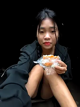 Snapshot of Lynly_k2 chatting on November 18, 12:38 am Lynly k2 online show from November 18, 12:38 am