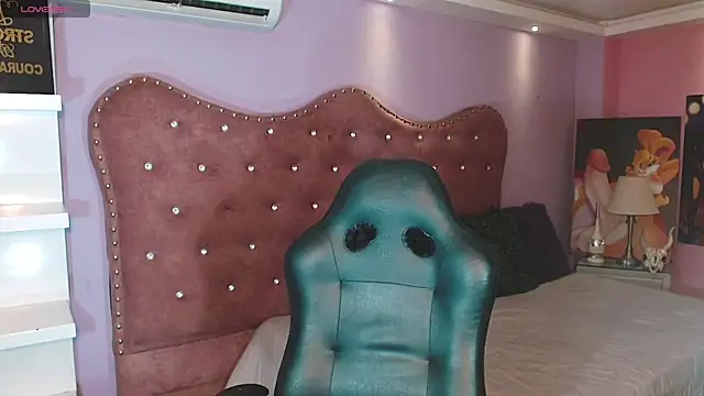 Snapshot of AnnaRouseQueen chatting on November 28, 3:53 am AnnaRouseQueen online show from November 28, 3:53 am