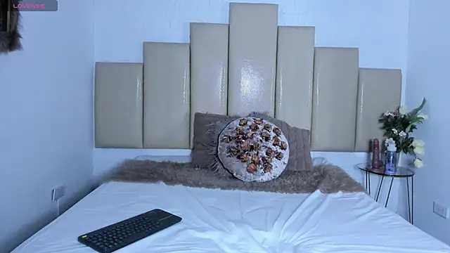 Snapshot of meredith_jones chatting on November 20, 3:07 am meredith jones online show from November 20, 3:07 am