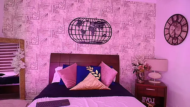 Snapshot of meredith_jones chatting on November 30, 1:04 pm meredith jones online show from November 30, 1:04 pm