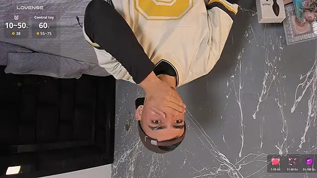 Snapshot of NicoKingg_ chatting on November 17, 3:23 am NicoKingg online show from November 17, 3:23 am