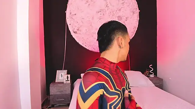 Snapshot of NicoKingg_ chatting on November 19, 4:34 am NicoKingg online show from November 19, 4:34 am