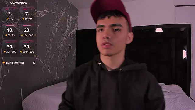 Snapshot of NicoKingg_ chatting on November 22, 5:17 am NicoKingg online show from November 22, 5:17 am