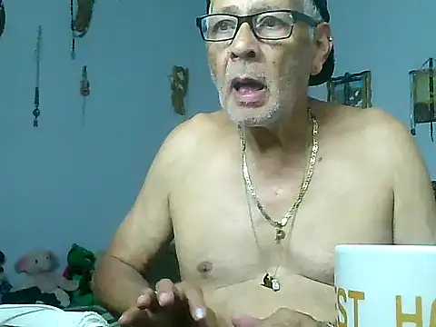 Snapshot of dirtysluttyfist chatting on December 14, 4:01 pm dirtysluttyfist online show from December 14, 4:01 pm