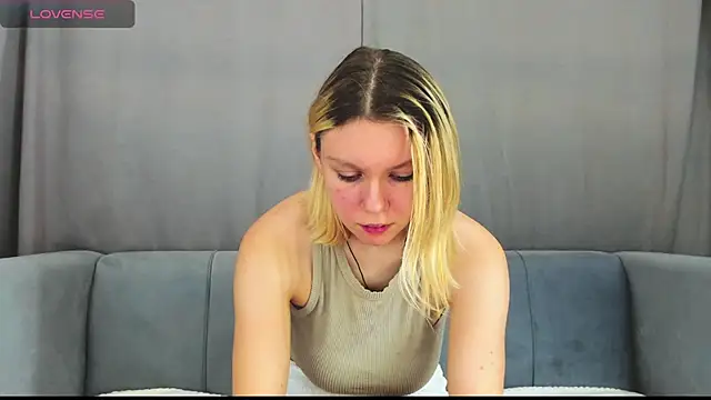 Snapshot of Monisees chatting on November 14, 1:15 am Monisees online show from November 14, 1:15 am