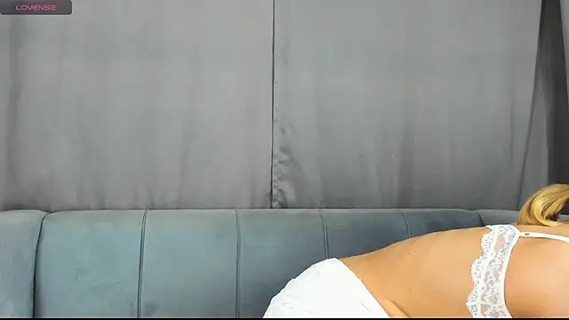 Snapshot of Monisees chatting on November 16, 2:28 am Monisees online show from November 16, 2:28 am