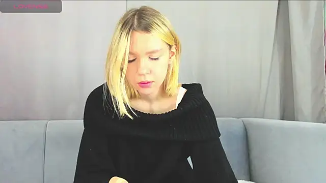 Snapshot of Monisees chatting on November 20, 2:45 am Monisees online show from November 20, 2:45 am