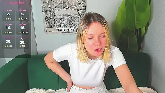 Snapshot of Monisees chatting on December 14, 2:17 am Monisees online show from December 14, 2:17 am